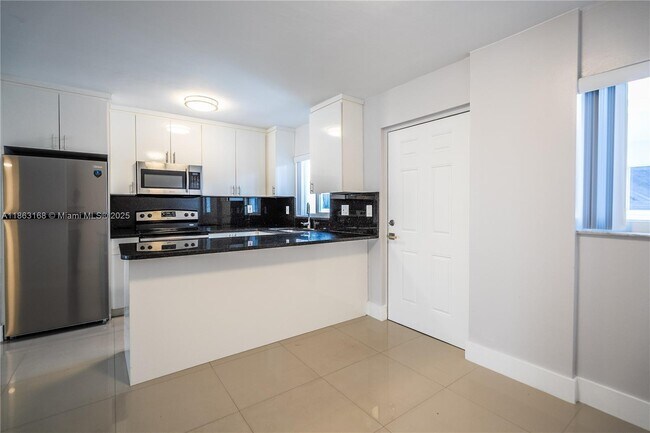 Building Photo - 1986 Biarritz Dr