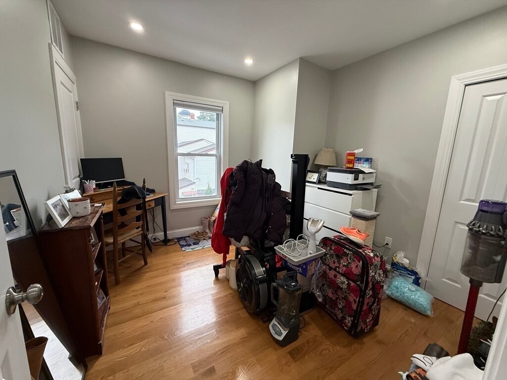 Building Photo - 1021 Winthrop Ave