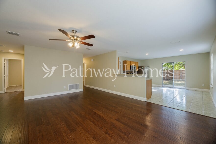 Building Photo - 2628 Terrace Dr