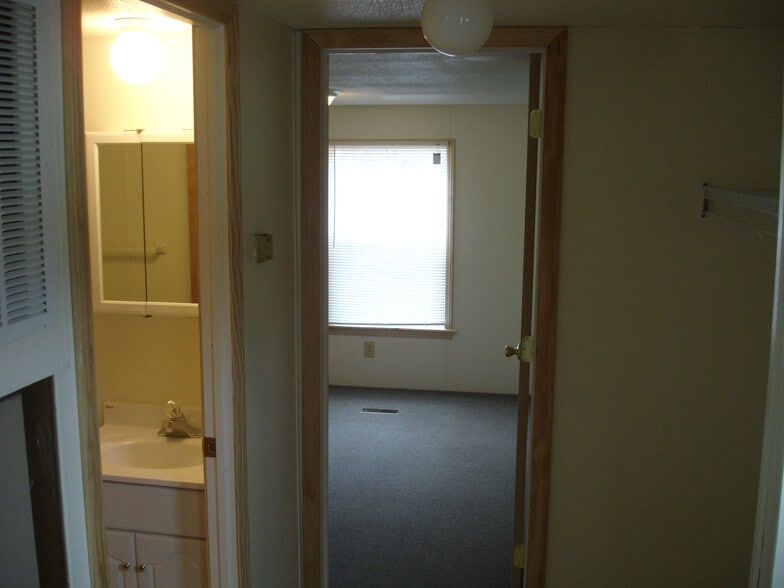 Building Photo - 7600 Heatherstone Dr