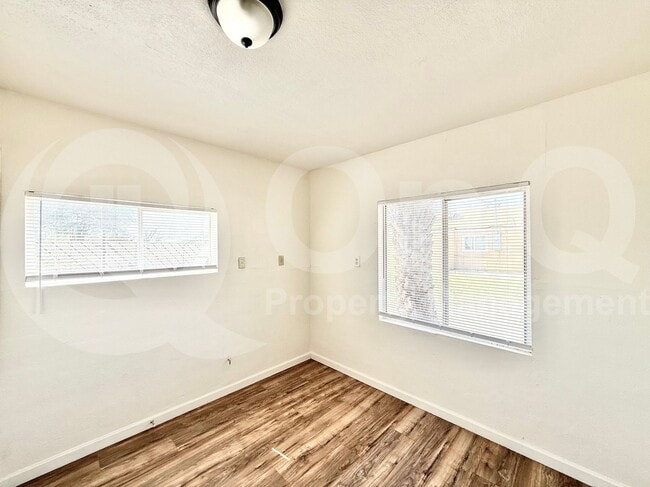 Building Photo - 515 W 13th St