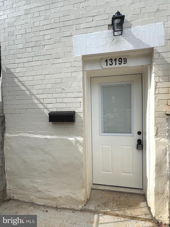 Building Photo - 1319 C St NE