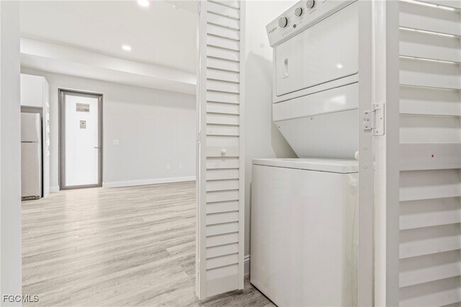 Building Photo - 1028 Milwaukee Blvd