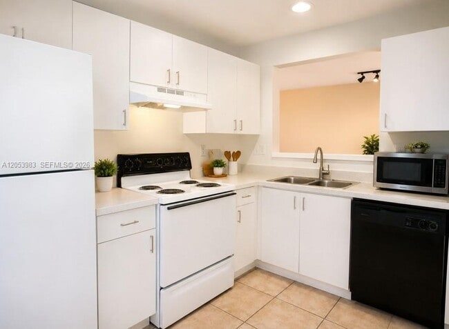 Building Photo - 15721 SW 137th Ave