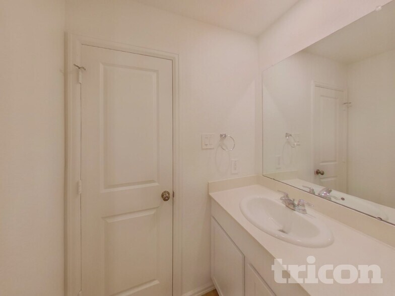 Building Photo - 17527 Grand Fir Ln