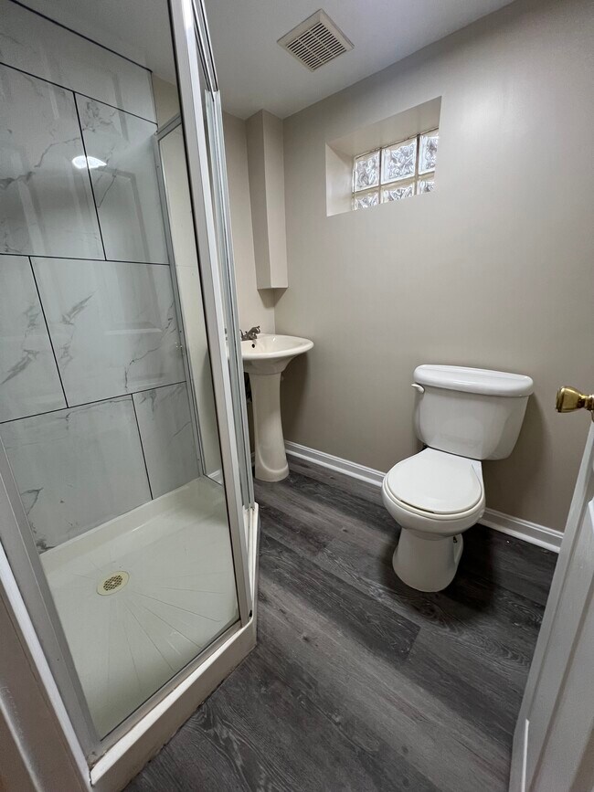 Building Photo - 1011 Hollins St