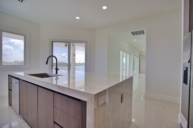 Building Photo - 13064 Via Flavia