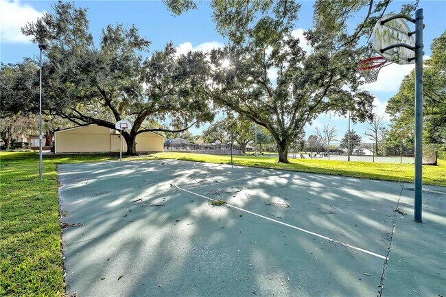 Building Photo - 641 Maple Oak Cir