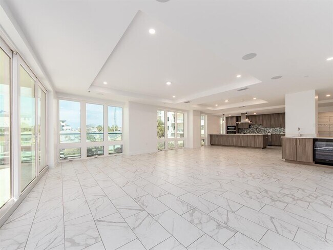 Building Photo - 15 Avalon St