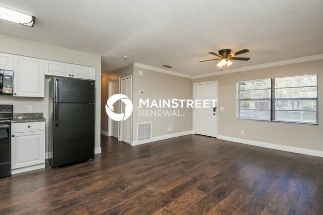 Building Photo - 3 Bedroom Pet-Friendly Home in St. Cloud, FL with Main Street Renewal