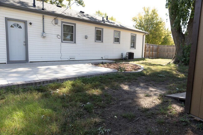Building Photo - 3541 S Southwood Dr