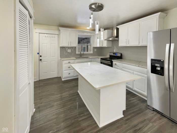 Building Photo - 4055 N Grand Ave