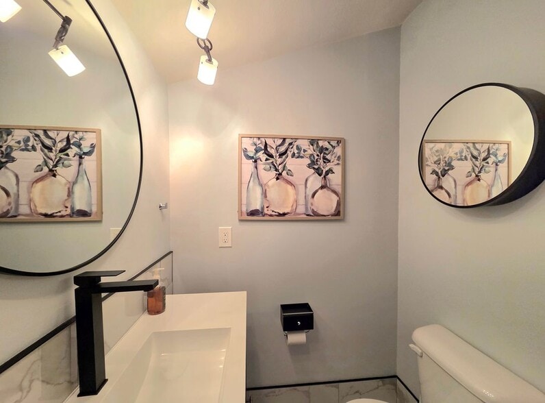 Building Photo - 8520 US HWY 1, D5