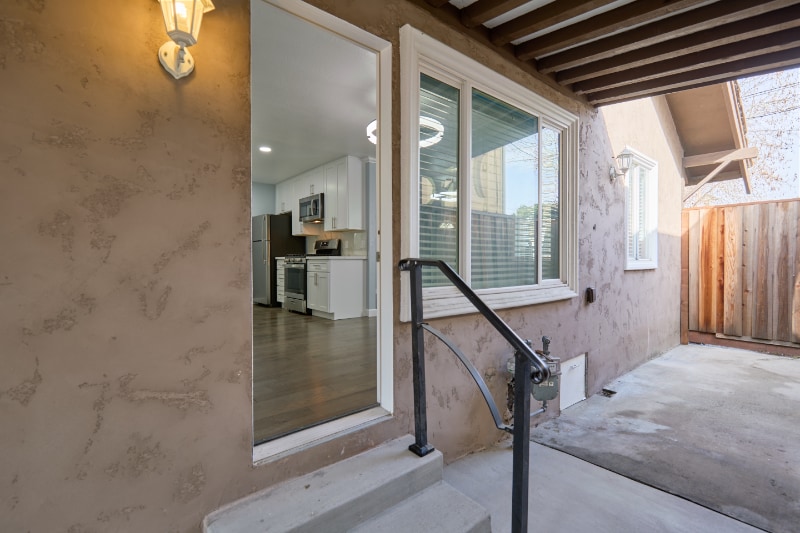 Building Photo - 781 Elm St