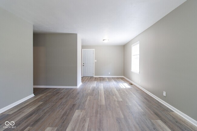 Building Photo - 432 Woodview Dr