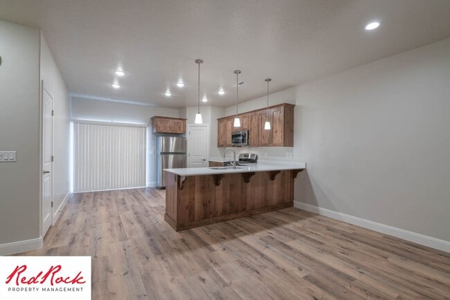 Building Photo - Newer Townhome in Hurricane Heights