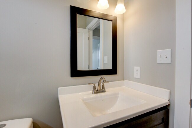 Building Photo - 127 Riverbend Dr