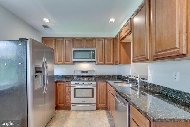 Building Photo - 436 20th St NE