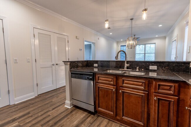 Building Photo - New special for move in!