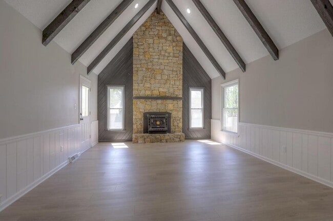 Building Photo - 1008 NW Roanoke Dr