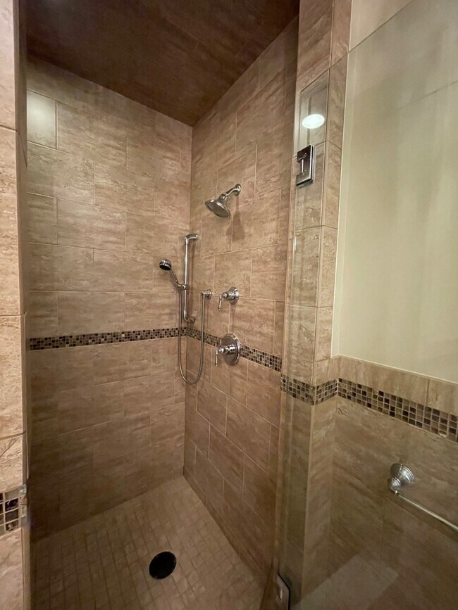 Building Photo - 282 Vernon Ave