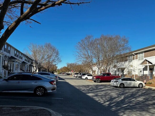 Building Photo - 1920 Bloomington Ave