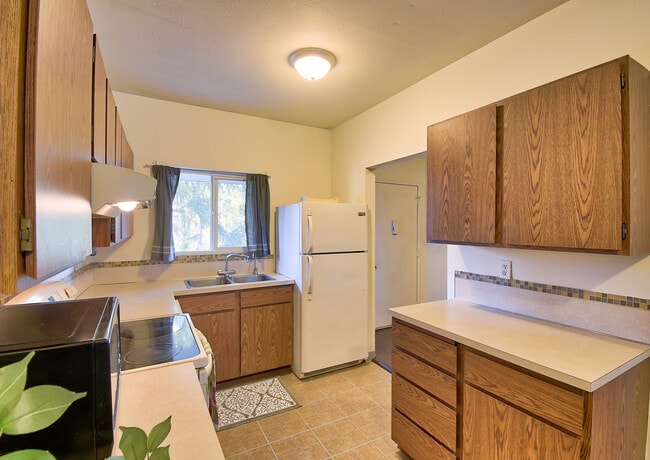 Building Photo - 5810 200th St SW apt D