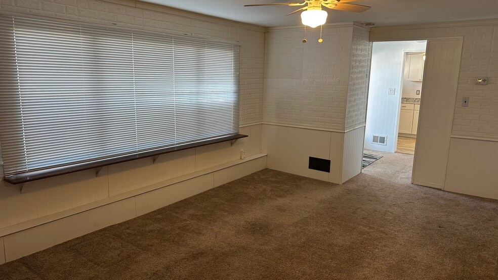 Building Photo - 2 Dakota St