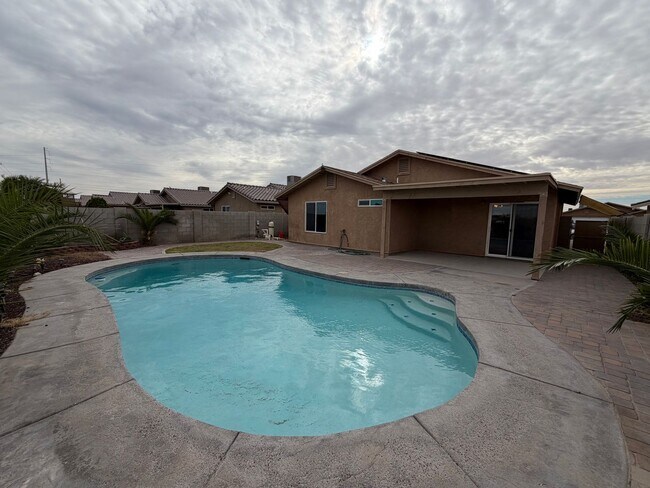 Building Photo - POOL & SOLAR HOME!