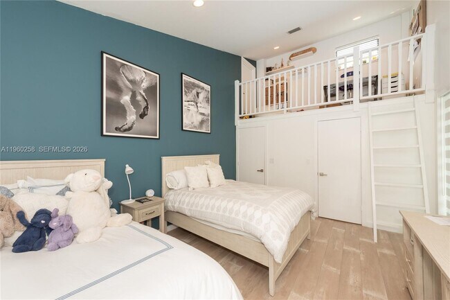 Building Photo - 650 Curtiswood Dr