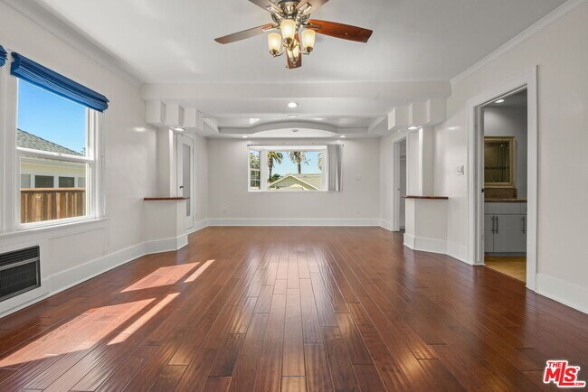 Building Photo - 975 Westchester Pl