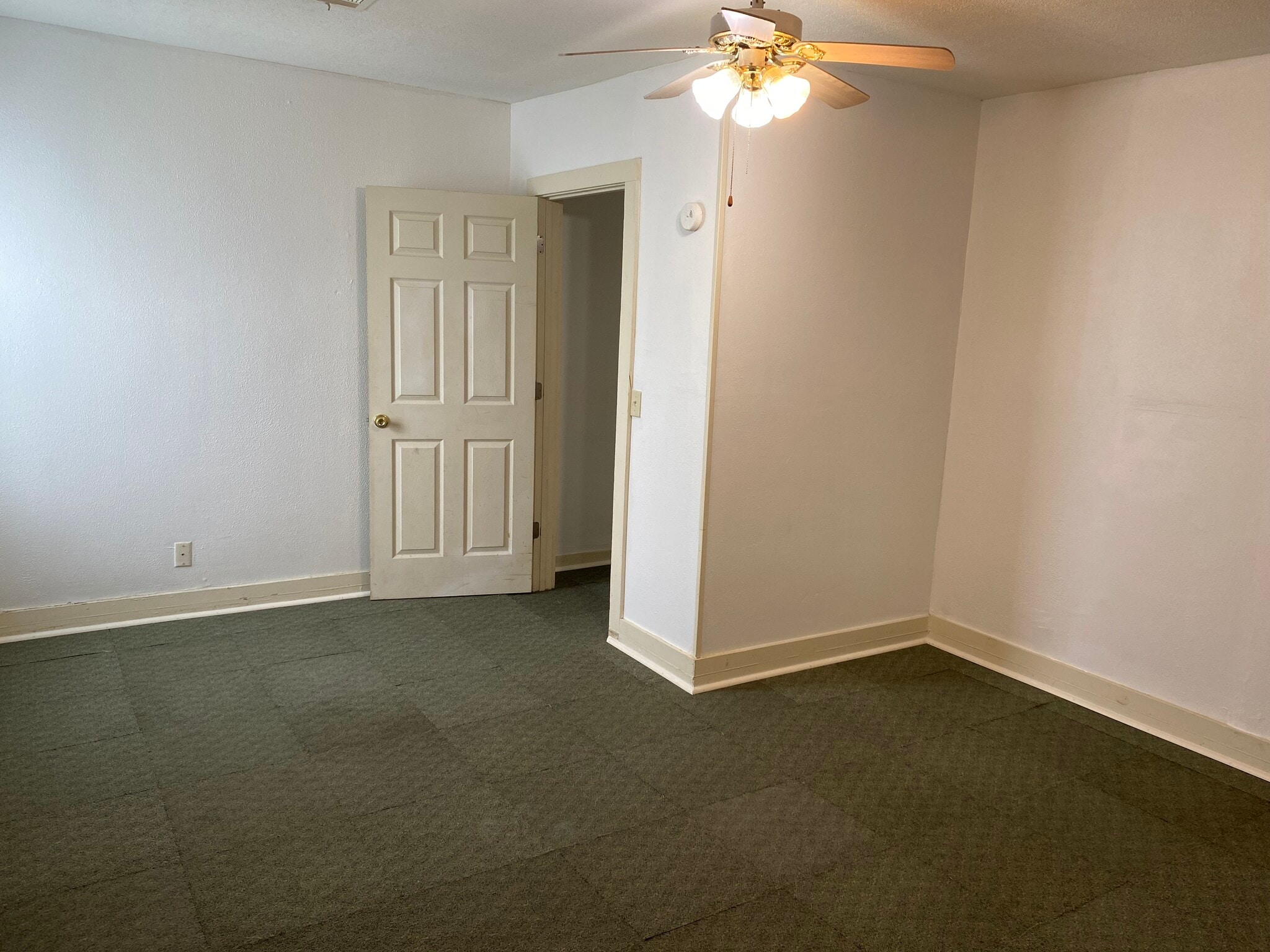 Building Photo - 611 Fredonia St