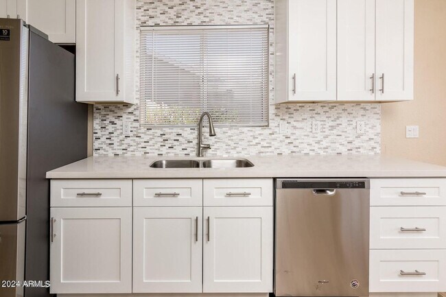 Building Photo - 8564 W Ocotillo Rd