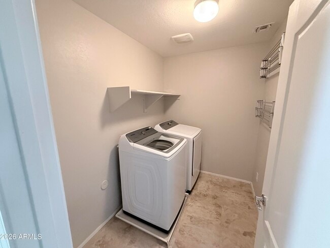 Building Photo - 2518 E Boston St