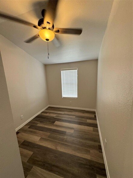 Building Photo - 112 Thomas Park Dr