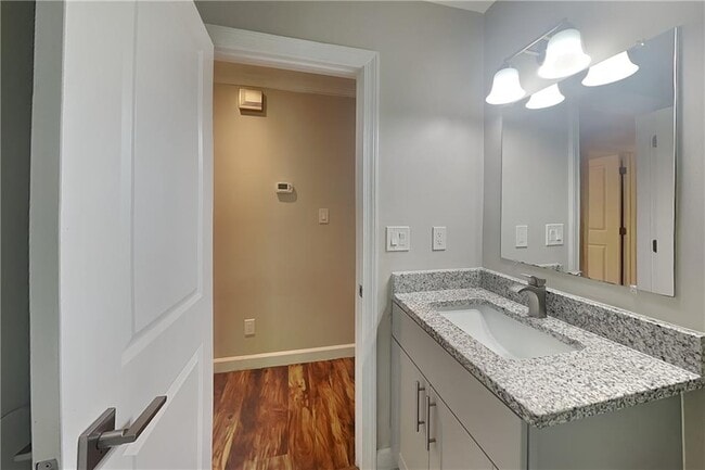 Building Photo - 3424 Hogan Dr NW