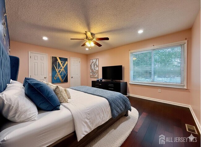 Building Photo - 5 Viburnum Ct