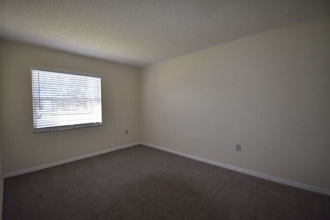 Building Photo - APOPKA: 3 bed/2 bath POOL HOME - AVAILABLE AUGUST 17th!