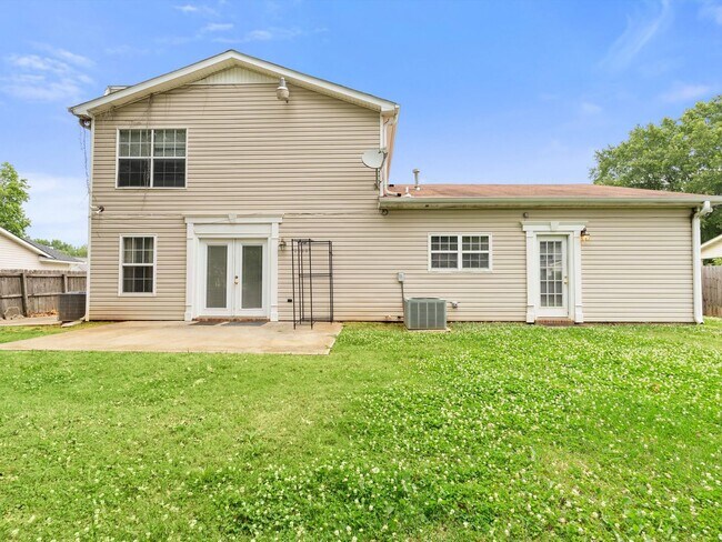 Building Photo - Fantastic Location in Madison City!