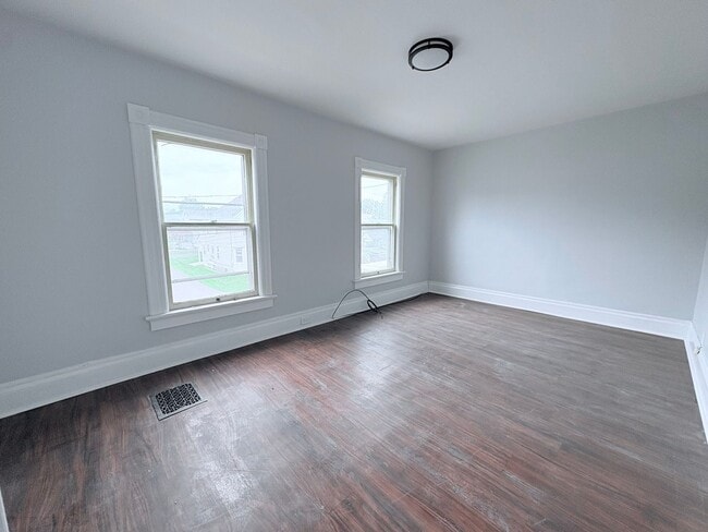 Building Photo - 409 Healy Ave