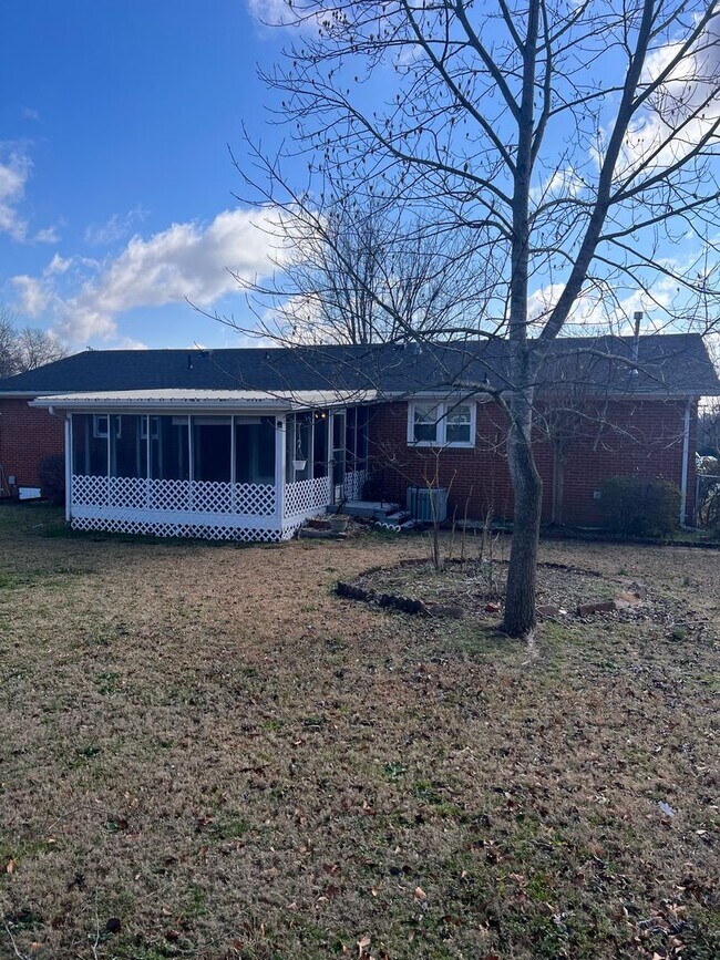 Building Photo - Adorable Ranch in Evans close to all schools
