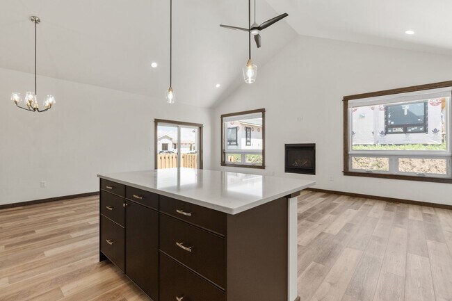 Building Photo - Beautiful Newer Condo near Monforton School