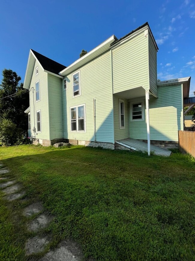 Building Photo - Village of Black River 4 /5 Bedroom Home w...