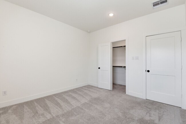 Building Photo - 15155 Colorado Bnd Pk Dr