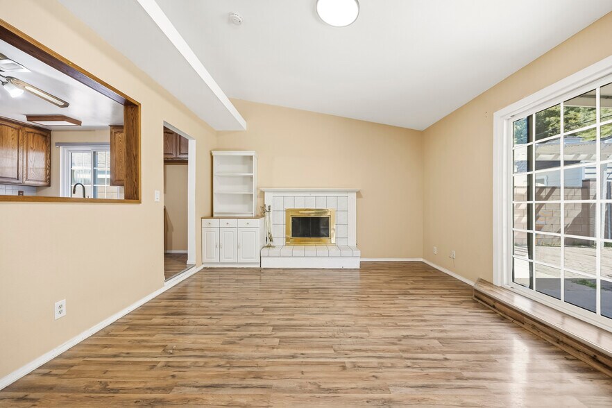 Building Photo - 2958 Rosette St