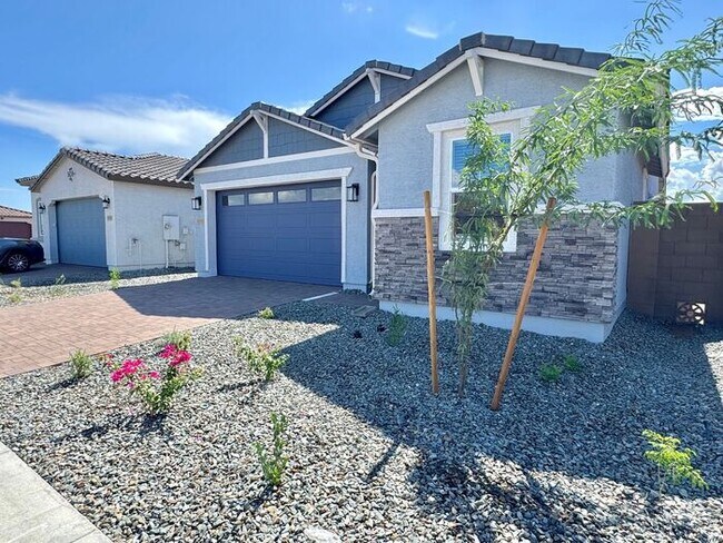 Building Photo - New 5-Bedroom Home in Phoenix with Upgrade...