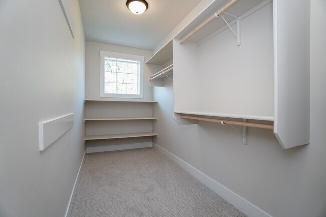 Building Photo - 150 N Edgewood Ln
