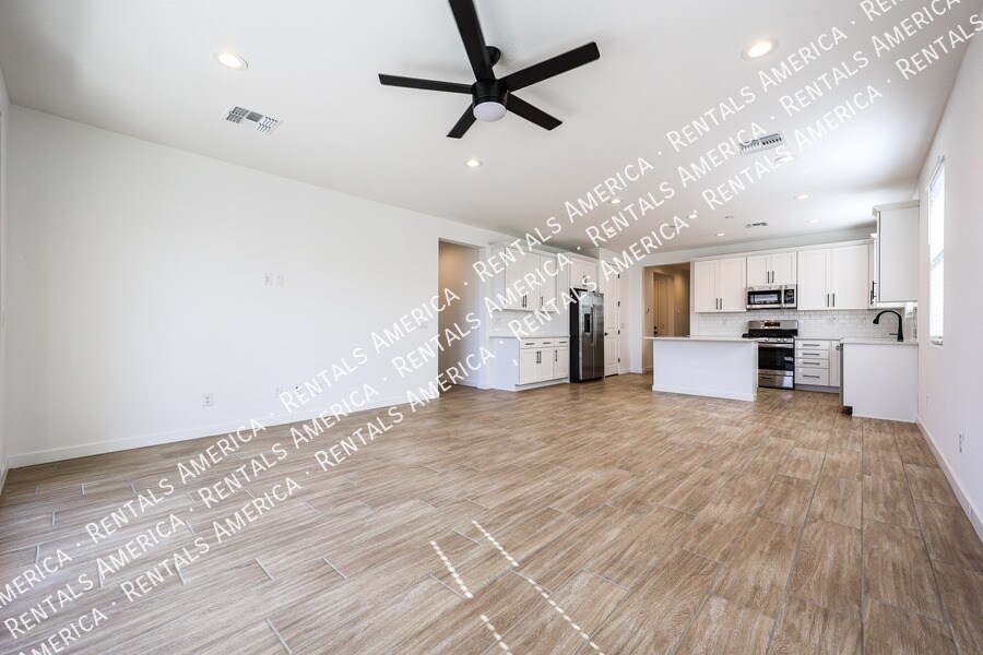 Building Photo - 5411 W Royal Palm Rd