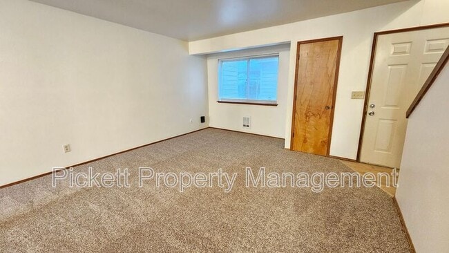 Building Photo - 1334 NE Jasmine Ln