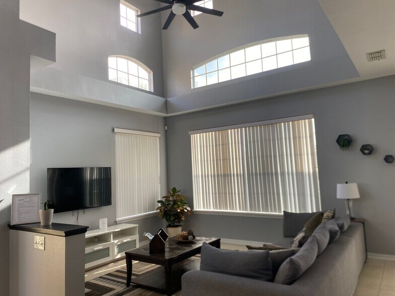 Building Photo - 438 Monroe Cir
